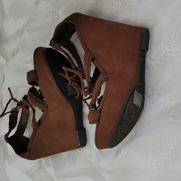 Carlos Santana Wedge Sandals Chocolate Lace Size 8 - Picture 4 of 10